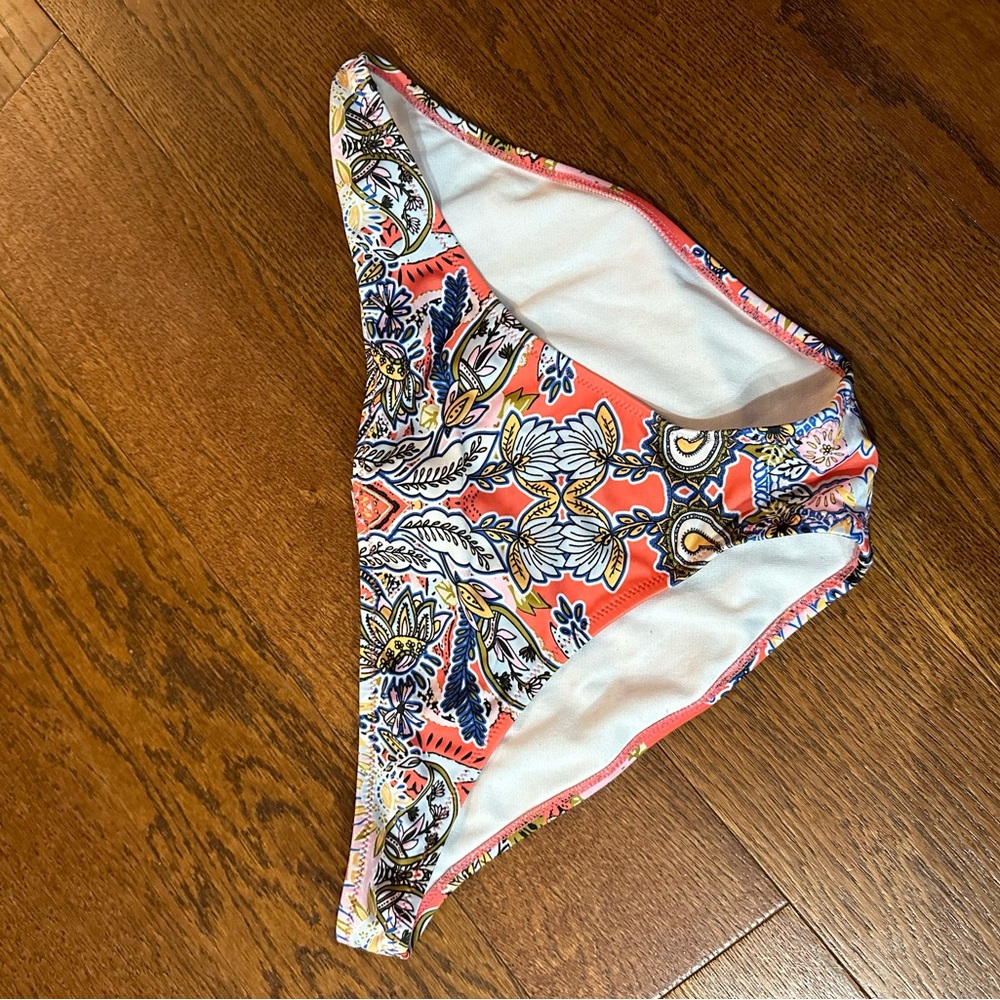 Never worn patterned bikini bottoms